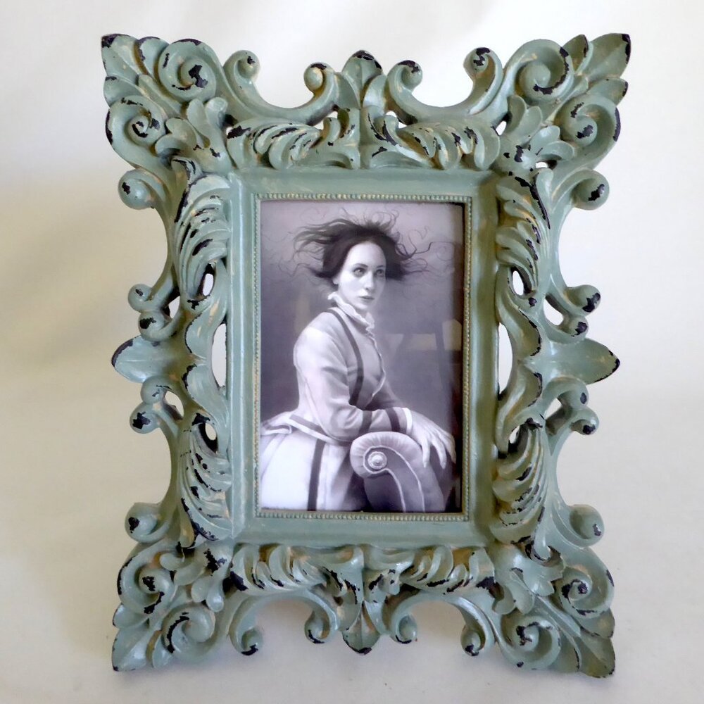 GOTHIC HALLOWEEN HORROR CREEPY HORROR WOMAN SCARY AGED FRAME EASEL BACK ODDITY